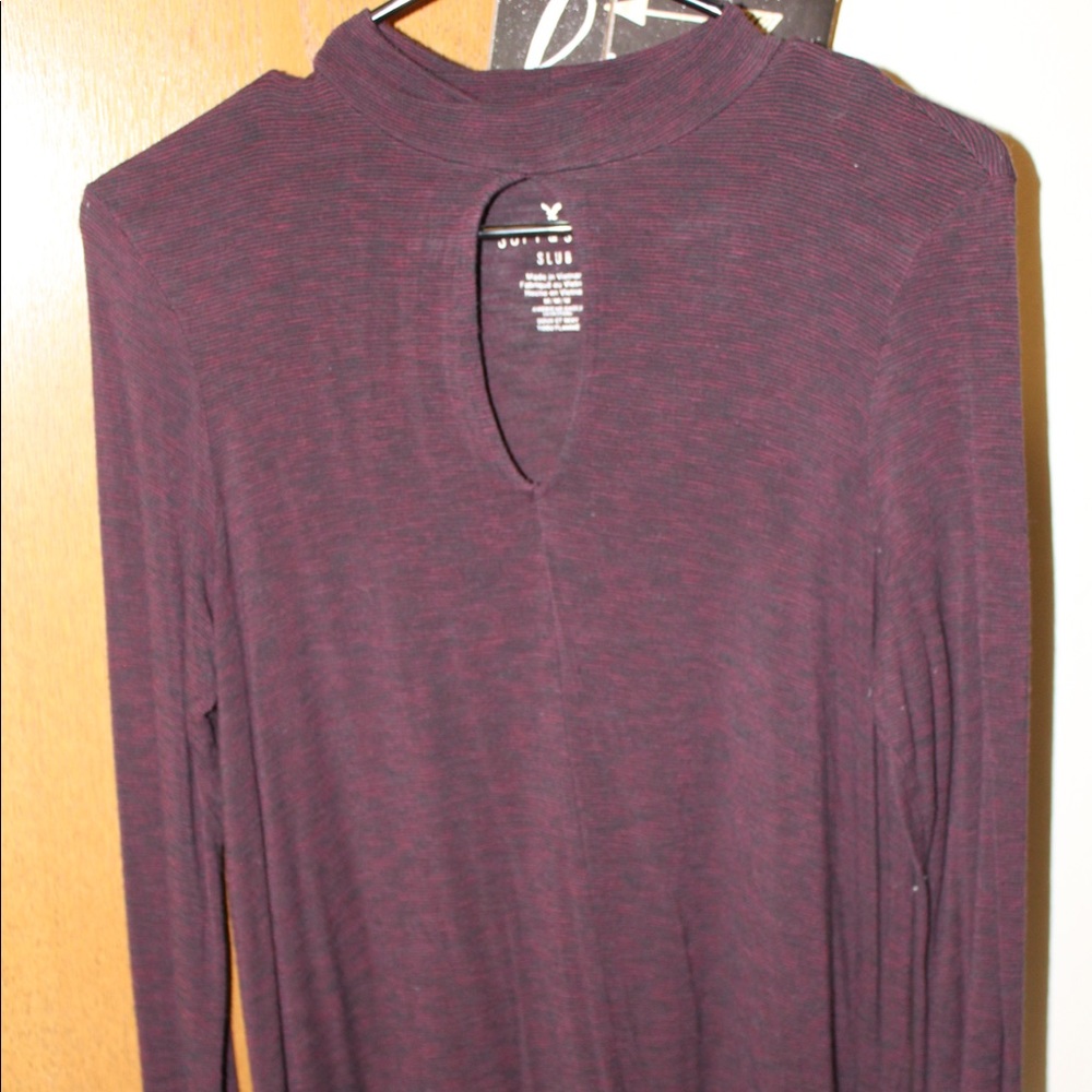 Long sleeve key hole American Eagle shirt